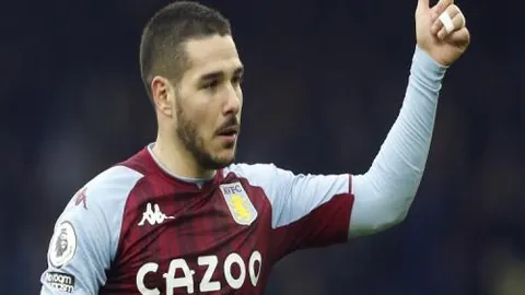 中国冰壶混双队亚冬会连克四关，小组领跑晋级下一轮